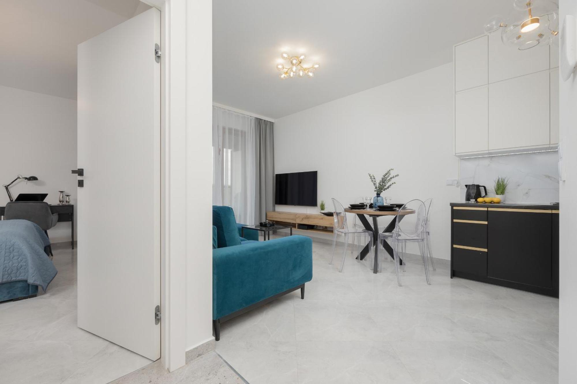 Apartment With Balcony & Parking In Warsaw By Noclegi Renters Екстер'єр фото