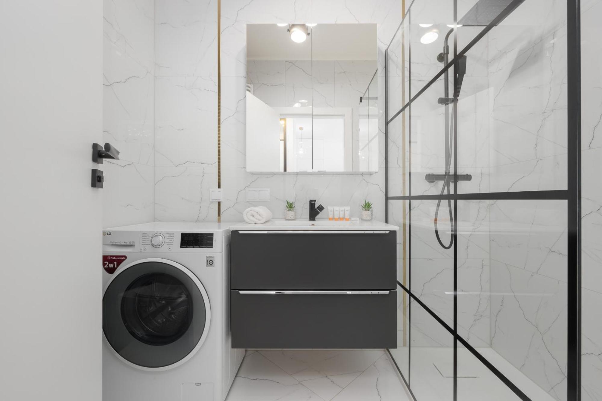 Apartment With Balcony & Parking In Warsaw By Noclegi Renters Екстер'єр фото